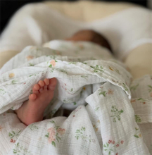 「こんな可愛い足を見せてくれたらニヤニヤしちゃう」29歳TBSアナ、我が子の小さな足に癒される