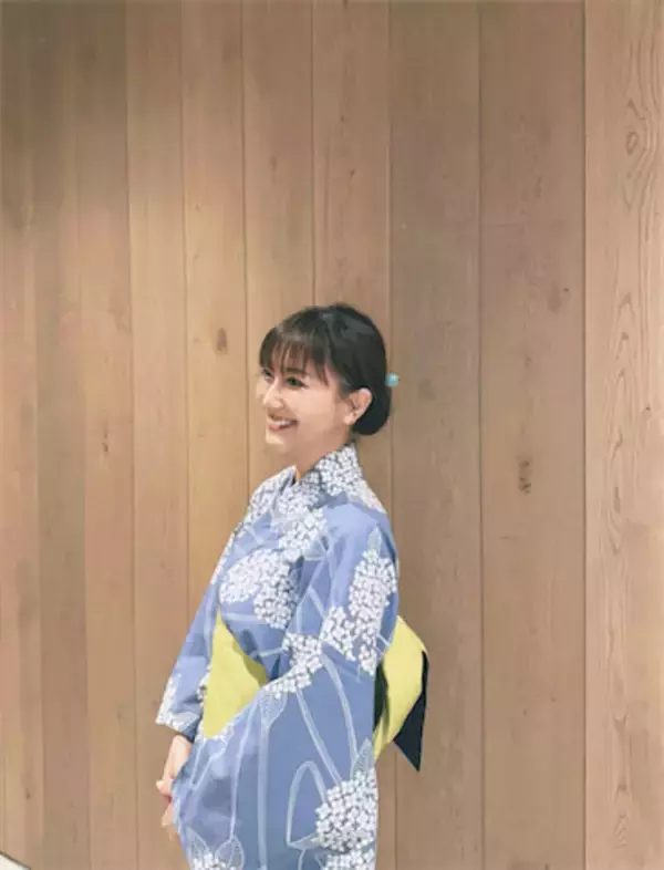 大塚愛、涼しげなブルーの浴衣姿を披露「美しすぎる」「爽やか」