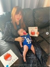 中川翔子、双子に絵本の読み聞かせ＆キウイでフルーツアートにも挑戦「ぜんぶ今だけの尊い瞬間」