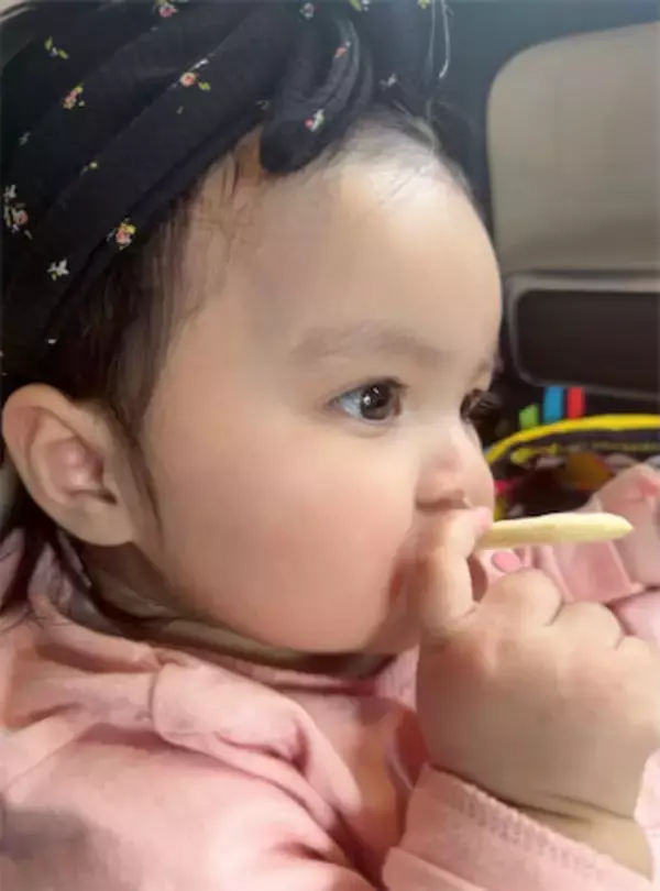 川崎希、次女・グーちゃんの‟ぷにぷにほっぺ”写真公開 「可愛すぎる」と反響