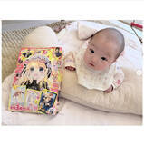 「「我が家が漫画化されましたぁ〜っ」辻希美、『コロちゃお』に興味津々な次女の姿を公開」の画像1