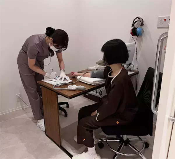 千秋、"人生初の人間ドック"で見せたレアすぎる姿に反響「かなり珍しい写真でしょ」