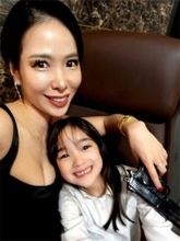 紅蘭、もうすぐ小2の愛娘と仲良し2ショット「全くわからなかった日本語も驚くほど成長」