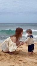 元伝説のキャバ嬢・愛沢えみり、ハワイの海辺で息子の成長に感激「ずっと抱っこ紐の中にいたけど」
