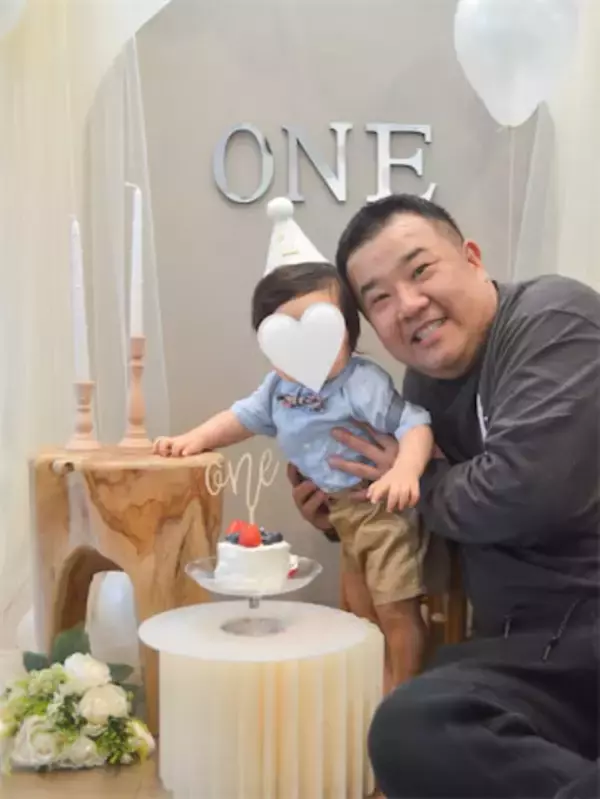 インパルス・堤下敦、1歳を迎えた長男との親子ショット公開「楽しいお誕生日会になりました」