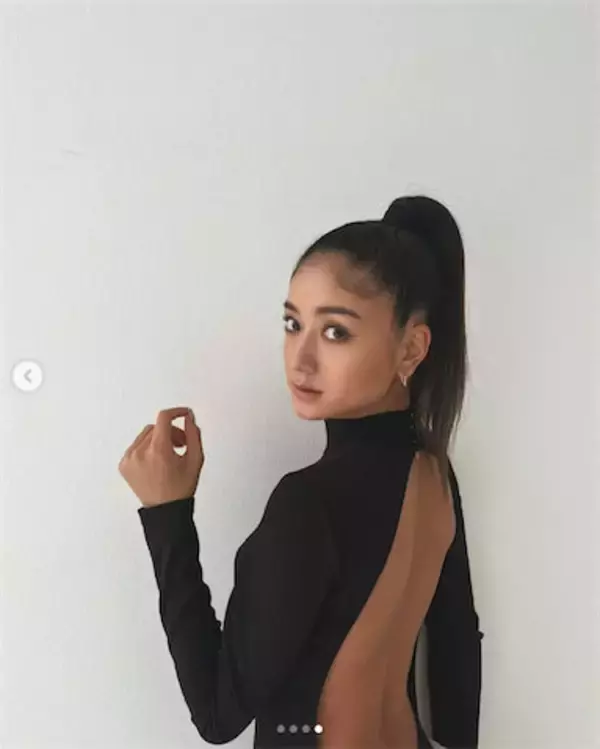 みちょぱ、圧巻の美背中を露わにした"自分史上最高ボディ"披露