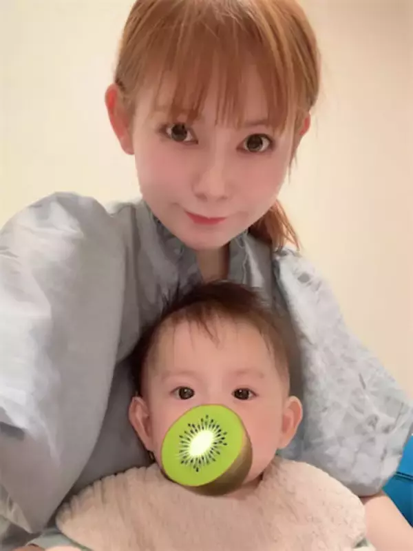 中川翔子「八ヶ月と一日、弟くんが 立ったー！」双子の驚きの成長ぶりを報告