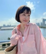 晴れやかな笑顔ショットも…広末涼子、ピンクのセットアップを着こなす春コーデを公開