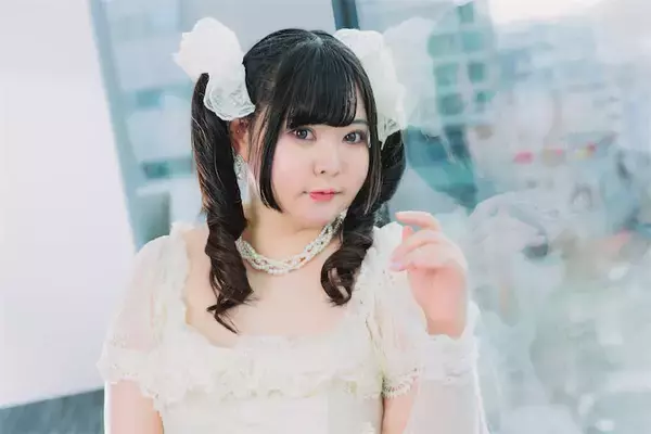 「解雇から1年で30キロ増」元アイドル藤田シオン　“自虐写真”の大バズりでフォロワー10万人増の逆転劇