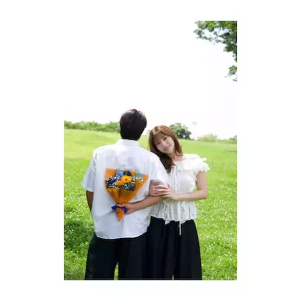 元HKT48・山下エミリー、プロサッカー岩崎悠人と結婚発表「素敵な新婚2ショットですね…！」