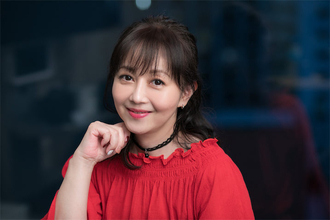 浅香唯、32年ぶりの写真集を発売！「やっぱり『スケバン刑事』は外せないということで、セーラー服も」