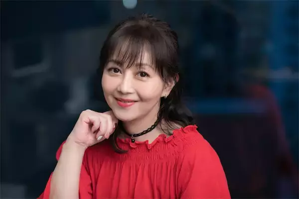 浅香唯、32年ぶりの写真集を発売！「やっぱり『スケバン刑事』は外せないということで、セーラー服も」