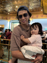 アレクサンダー、1歳次女・グーちゃんがUSJのショーを満喫「将来はミュージカルシンガーかな？」