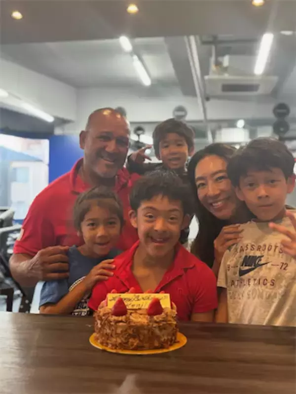 元DeNAラミレス監督の妻、ダウン症公表の長男11歳誕生日を祝福「彼に出会えて本当に良かった」