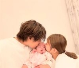 杉浦太陽「ユメの匂いがたまらん」、第5子・夢空ちゃんを辻希美と一緒に“クンクン”