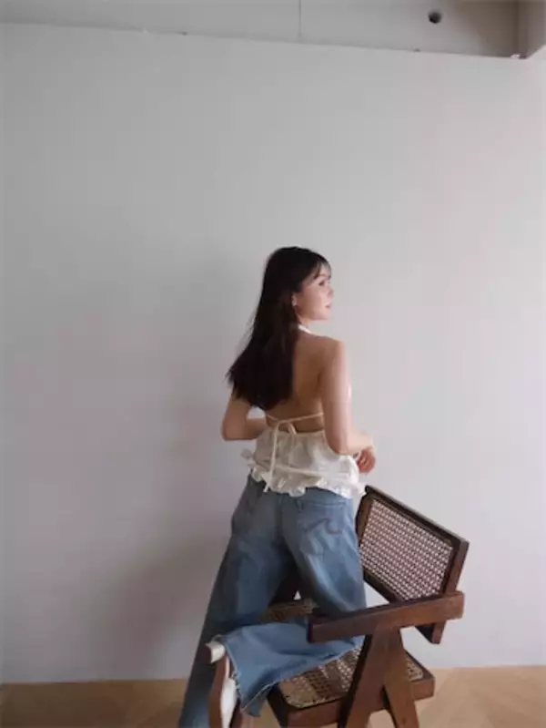 久間田琳加、鍛え抜かれた美背中&美脚の夏服ショットを大量公開「スタイル良すぎ」「美しい」