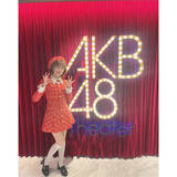 「松本伊代、AKB衣装でミニスカ美脚を披露「メンバーになれた気分」」の画像1