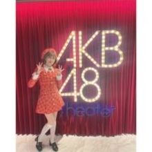 松本伊代、AKB衣装でミニスカ美脚を披露「メンバーになれた気分」