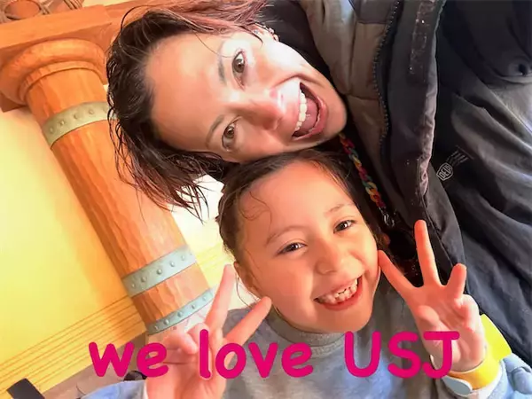 「土屋アンナが娘2人を‟顔出し”公開、家族でUSJへ「最高の思い出がまたひとつ増えました」」の画像