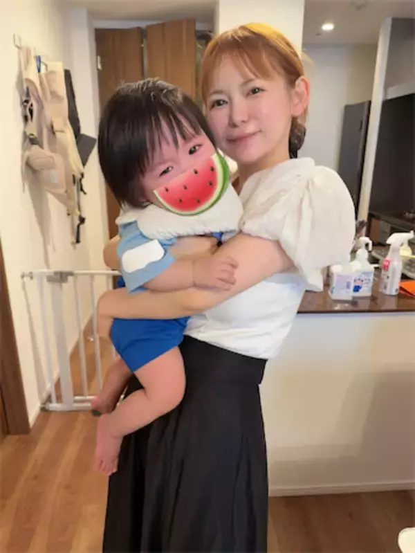 中川翔子、双子長男を抱っこするも…号泣されショック「ママよりパパよりばあば」