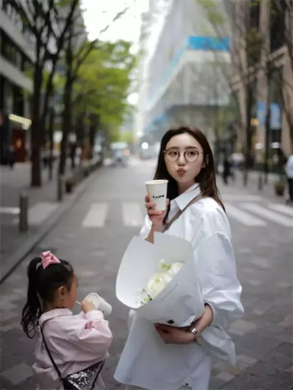 「「夫にプレゼントしてもらってからずっと好き」おのののか、愛娘とお揃いでお気に入りブランド8周年をお祝い」の画像