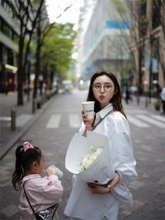 「夫にプレゼントしてもらってからずっと好き」おのののか、愛娘とお揃いでお気に入りブランド8周年をお祝い