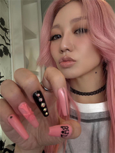 倖田來未、ギャルみあふれるブラック×ピンクのおNEWネイルを披露「かわいすぎんだろ」