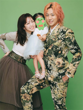 峯岸みなみ、結婚4周年の家族写真を公開「ますます可愛さが増してる」「ずっと推し」の声