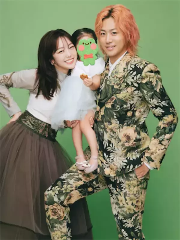 峯岸みなみ、結婚4周年の家族写真を公開「ますます可愛さが増してる」「ずっと推し」の声