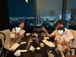 EXIT・りんたろー。の妻・本郷杏奈、結婚4周年の仲良し家族ショットに「素敵な家族」の声