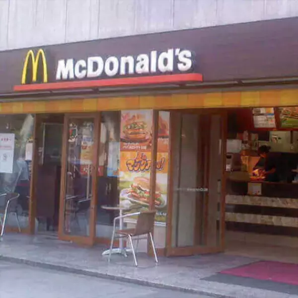 マクドナルドはなぜ氷河期世代を狙うのか　『ろくでなしBLUES』『ドラクエ』懐かしコラボ連発の背景