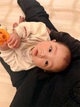 杉浦太陽、「ワタシを抱っこしてるのは誰～？」と確認してくる次女の愛らしい姿にメロメロ