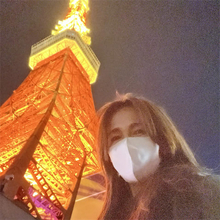 工藤静香、東京タワー越しの自撮りショットに反響「タワーに負けないくらい輝いてる」