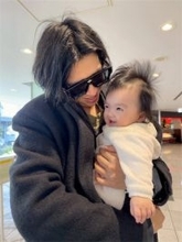 アレクサンダー、0歳次女の“天使ほほえみ”にデレる瞬間を公開