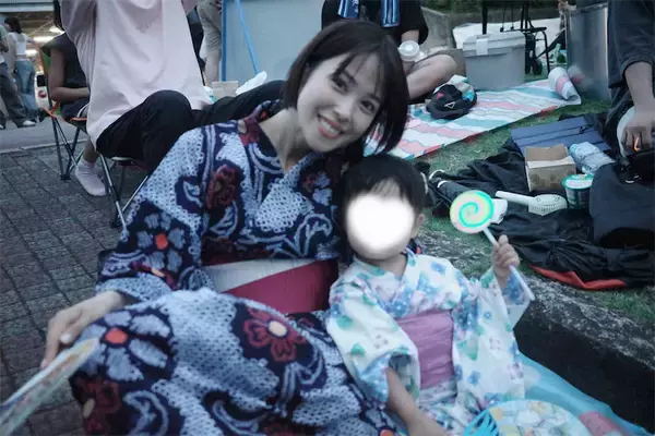 鷲見玲奈、2歳娘と浴衣姿で花火大会へ「素敵なママ」「夏だね！良い光景」