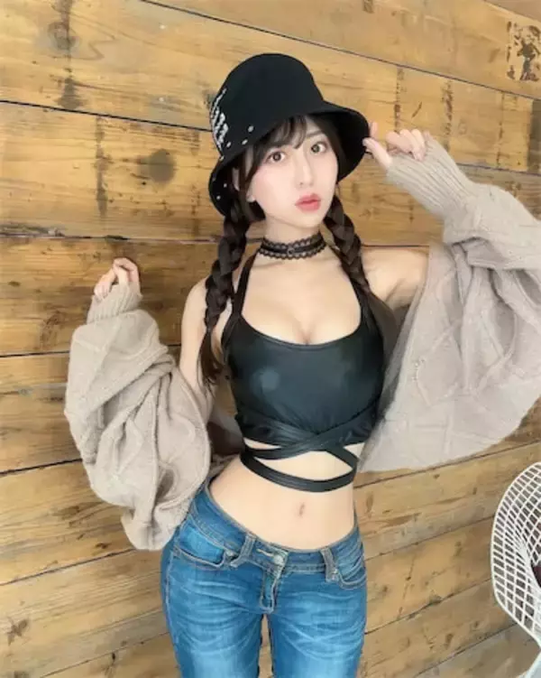 竹内星菜、見どころたっぷりの”肌見せ”コーデに「眼福くびれ」の声