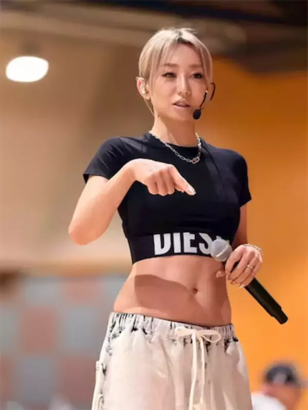 倖田來未、腹筋バキバキの完璧スタイルにファン驚愕「腹筋やばっ」「ほっそー！」