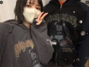 FRUITS ZIPPER 鎮西寿々歌、弟と‟おそろ”パーカー姿が話題「仲良しで尊い」「弟もおすずカラー」