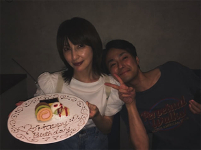 木村了、妻・奥菜恵の47歳誕生日を家族でお祝い「可愛い家族」「ラブラブですね」の声