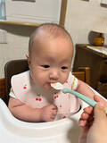 「第3子妊娠中の小林礼奈、離乳食を味わう次女の気持ちをアテレコ「じゃがいも、期待を裏切りませんね」」の画像1