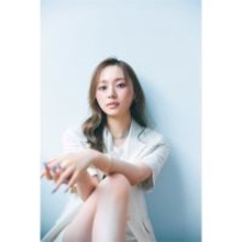 乃木坂46 梅澤美波が『CLASSY.』に登場、「着回しDiary」でベンチャー勤務女子を好演