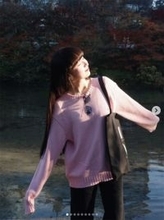 Cocomi、袖長ピンクニットでぽかぽか日差しを楽しむプラべショット公開