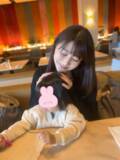 「安めぐみ、膝の上に座る次女をなでなで…癒しの日常ショット公開「ずっと変わらず素敵」」の画像1