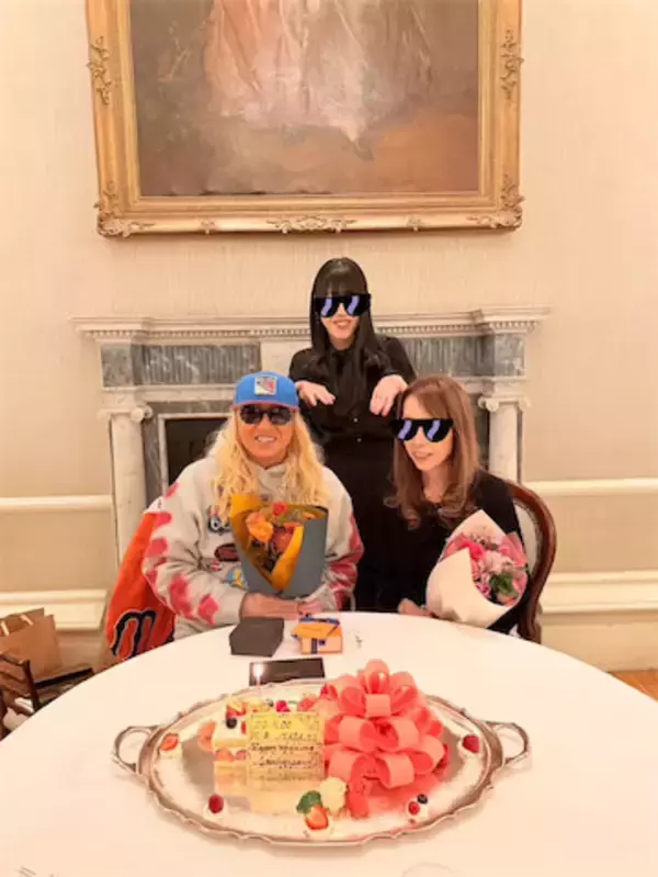 DJ KOO、「最KOOの結婚記念日」妻&娘とお祝いディナーへ「素敵なご家族で憧れます」