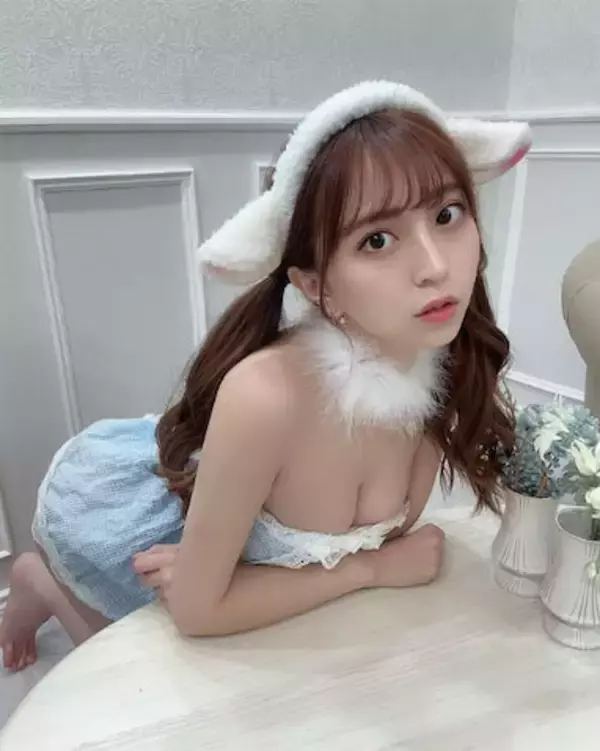 こぼれ落ちそうな柔肌バストにドキッ…竹内星菜のケモ耳ショットに「かわいいが尽きない」の声