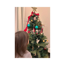 安めぐみ、10歳長女＆1歳次女"クリスマス気分”な姿にほっこり「サンタさん来てくれるといいね」