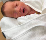 「小林礼奈、生まれたばかりの次女を公開「赤ちゃんすぎて胸がキュッとなる」」の画像1