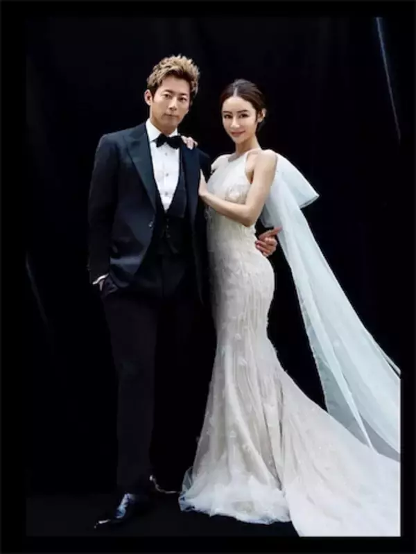 宮崎麗果、結婚4周年で夫・黒木啓司とのウエディング写真を公開「いつもそばにいてくれてありがとう」