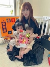 中川翔子、双子の“ハイハイ&おすわり”にメロメロ「手をたたくと2人とも、来るようになりました！」