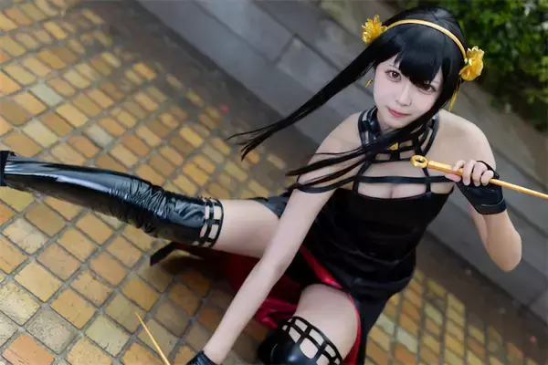 171cm「フィギュア体型のアニメオタク」18歳グラドルが『ヤングジャンプ』掲載で叶えた夢